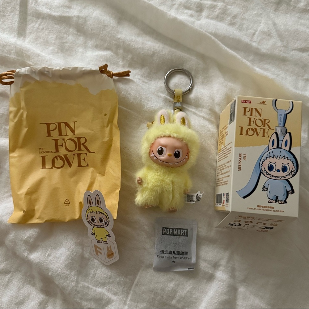 Pop Mart Pin for Love Labubu Plush Keychain - Yellow letter F - authentic & new